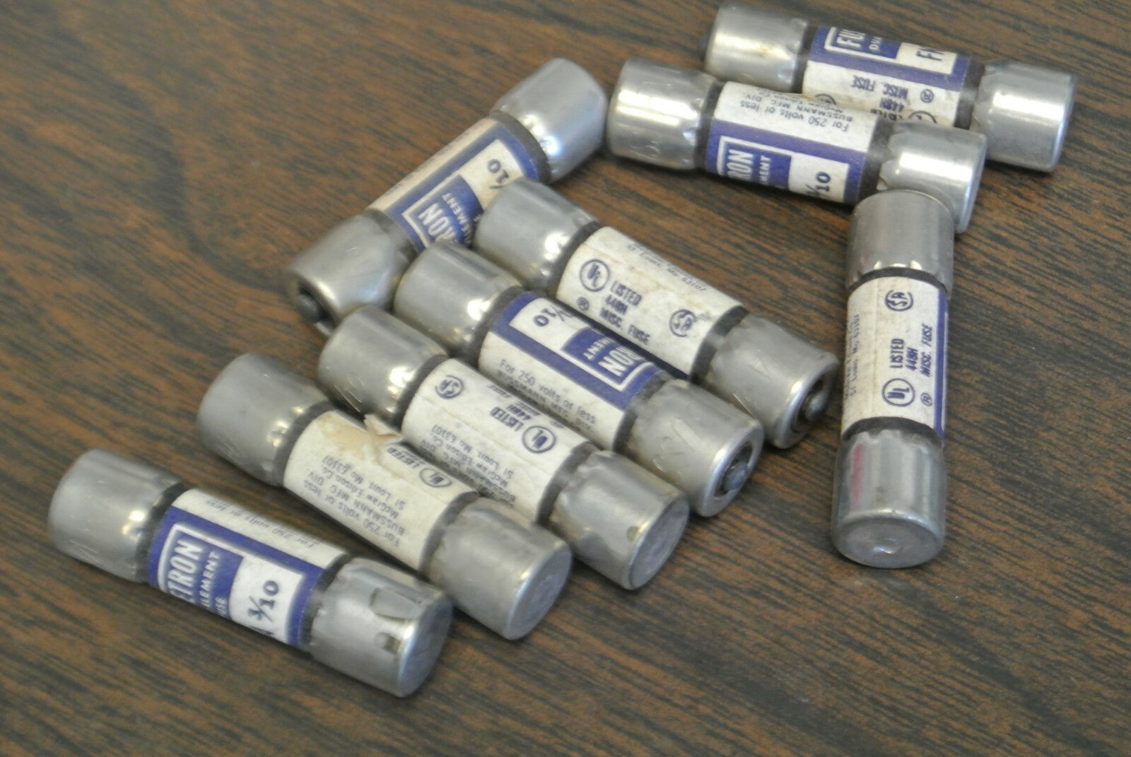 LOT of 9 / BUSS FNA-3/10 DUAL-ELEMENT MIDGET FUSE / 3/10A / 250V / NEW SURPLUS0