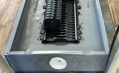 SQUARE D QOC42US BREAKER PANELBOARD TYPE 1 SER S01 200AMP MAIN BREAKER9