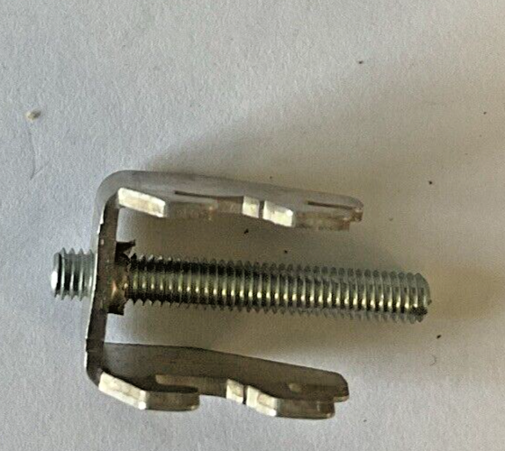 UNBRANDED MONITOR/SCREEN MOUNTING CLIP ***LOTOF8***3