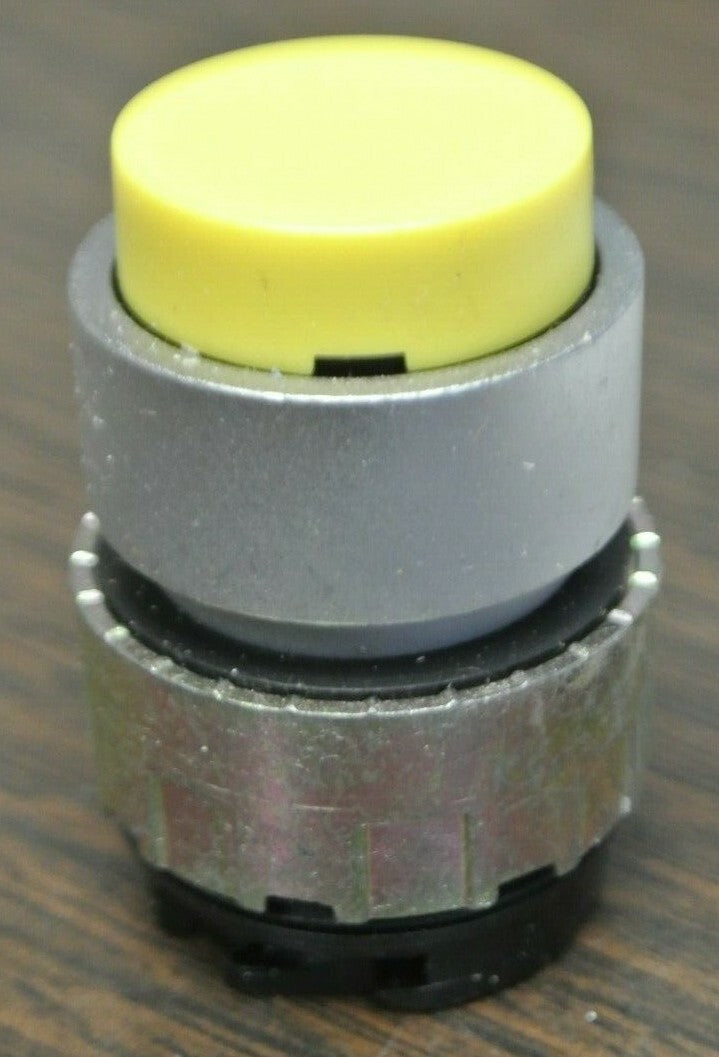 GENERAL ELECTRIC CR304ABF00AE OILTIGHT YELLOW PUSHBUTTON OPERATOR / NEW SURPLUS0