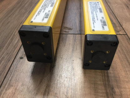 STI LIGHT CURTAIN SET 70158-1535 RECEIVER 70157-1137 TRANSMITTER 24VDC 2