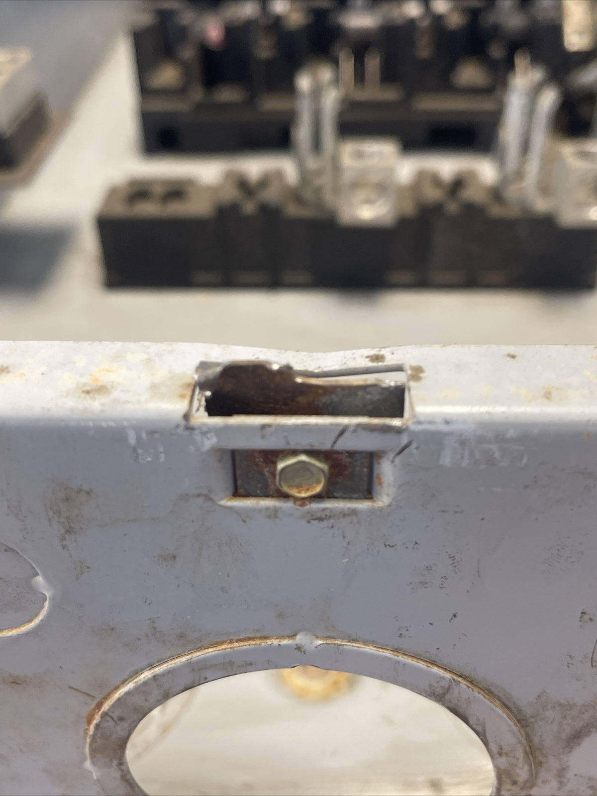 GE TG3224RH MOD 7 FUSIBLE SAFETY SWITCH 2POLE 200A 240VAC 15HP TYPE 3R RAINPROOF8