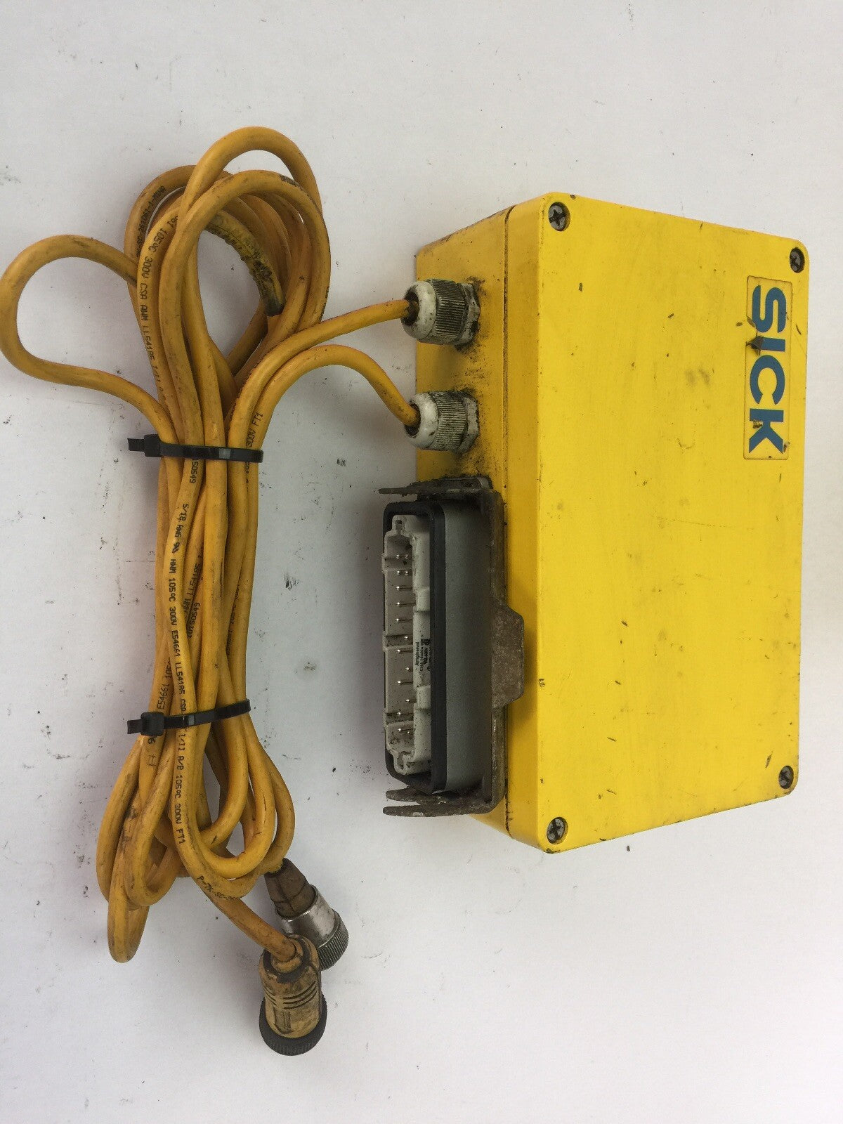 SICK LCU-V343 SENSOR SAFETY CONTROL 6011743 115/230VAC+10/-15% 70VA TYPE 46