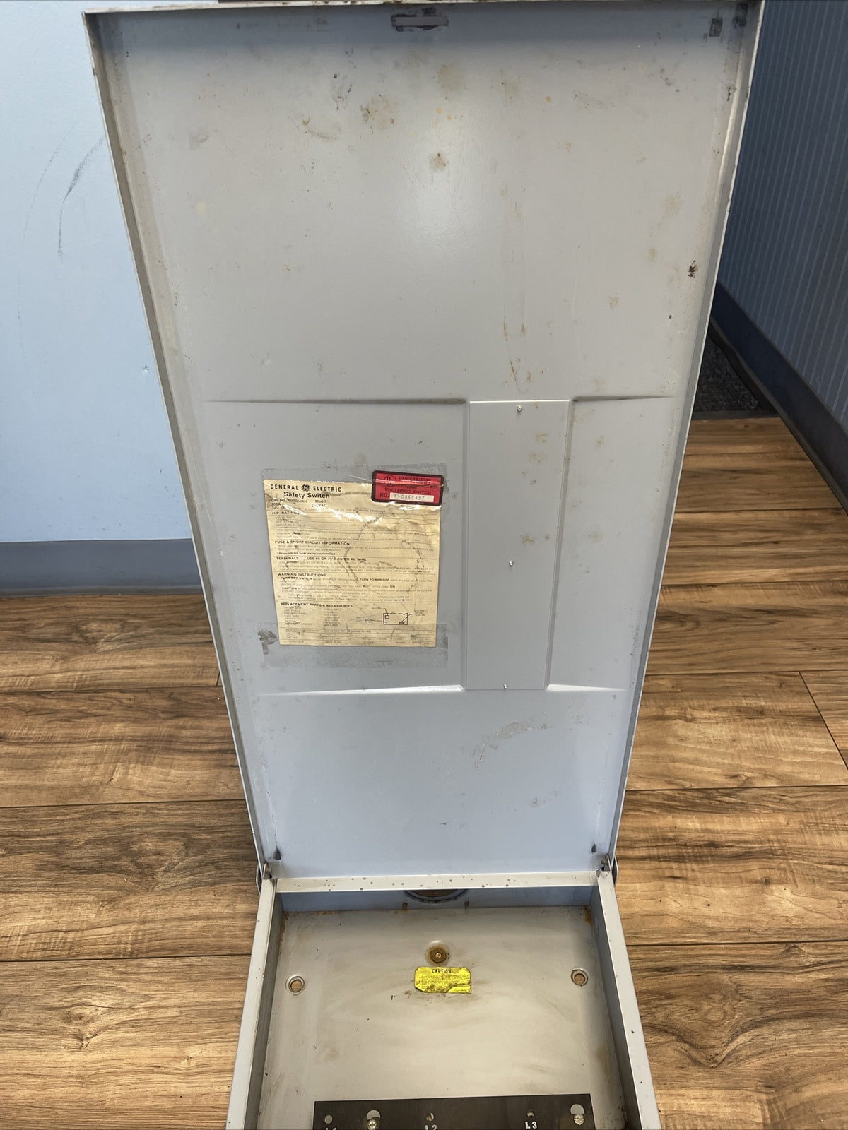 GE TG3224RH MOD 7 FUSIBLE SAFETY SWITCH 2POLE 200A 240VAC 15HP TYPE 3R RAINPROOF6