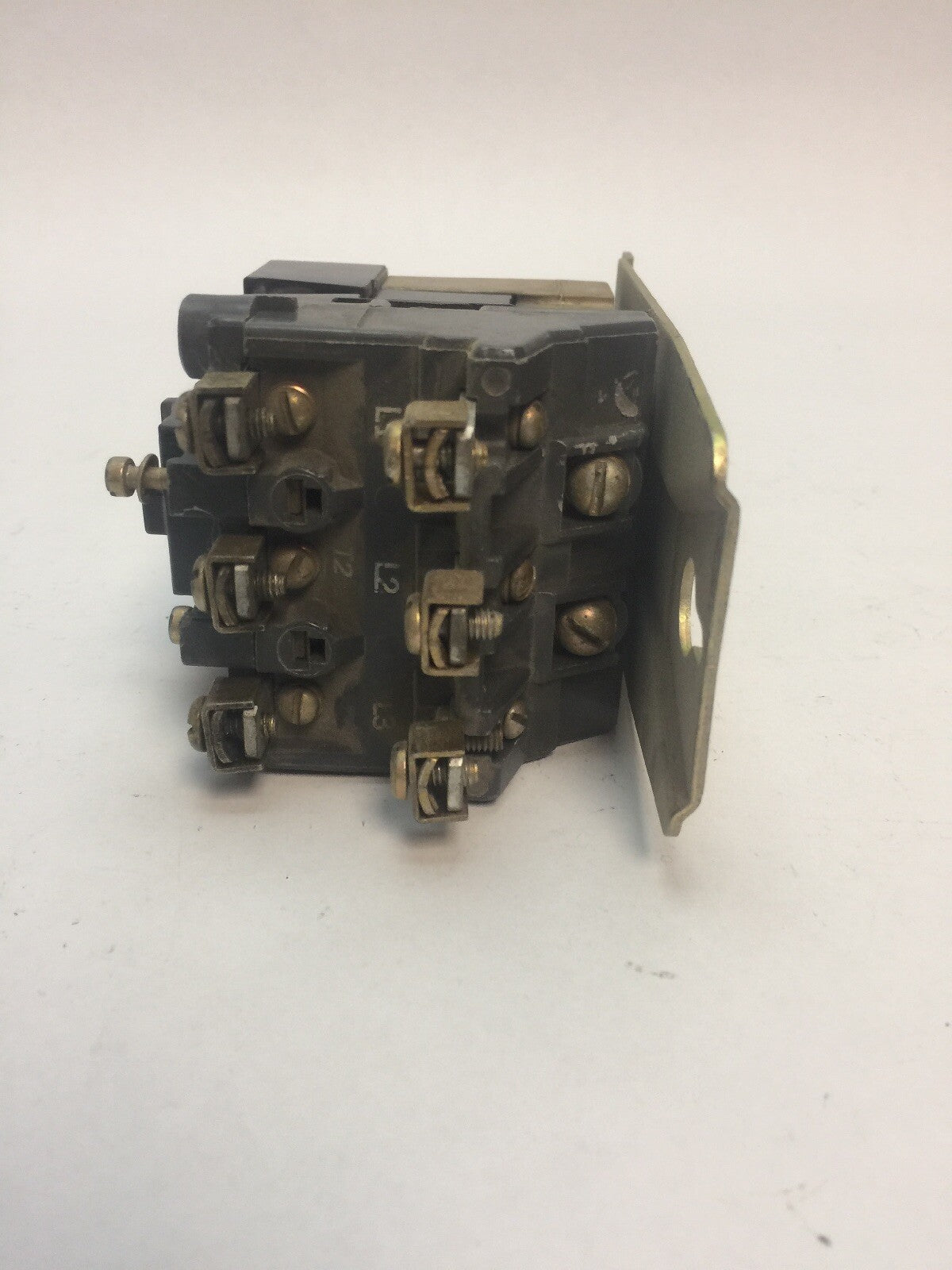 ALLEN BRADLEY X233635 CONTACTOR 600VAC 18AMP SER K SIZE 0 70A81 COIL 600V 60HZ6