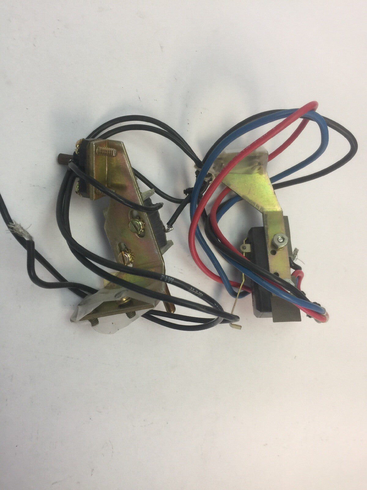 WESTINGHOUSE/CUTLER HAMMER 2606D57G27 SHUNT TRIP 24VDC 8AMP W/ AUXILIARY SWITCH 5