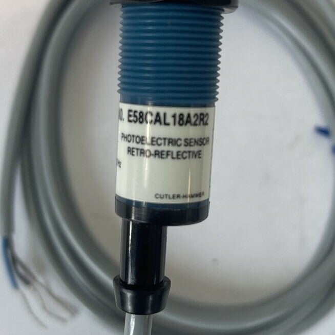CUTLER HAMMER E58CAL18A2R2 PHOTOELECTRIC TUBULAR SENSOR SERIES A1 120VAC 200mA3