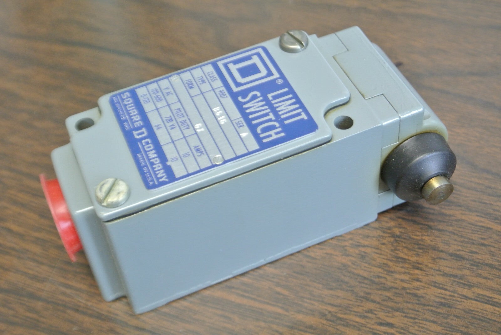 SQUARE D 9007 B61G / SMALL PRECISION TURRET HEAD LIMIT SWITCH / NEW SURPLUS0