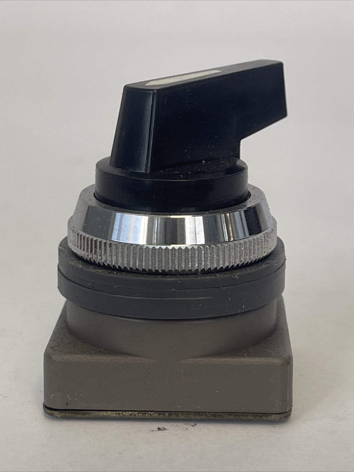 IDEC ASN 2L00 B SELECTOR SWITCH (LOT OF 25)4