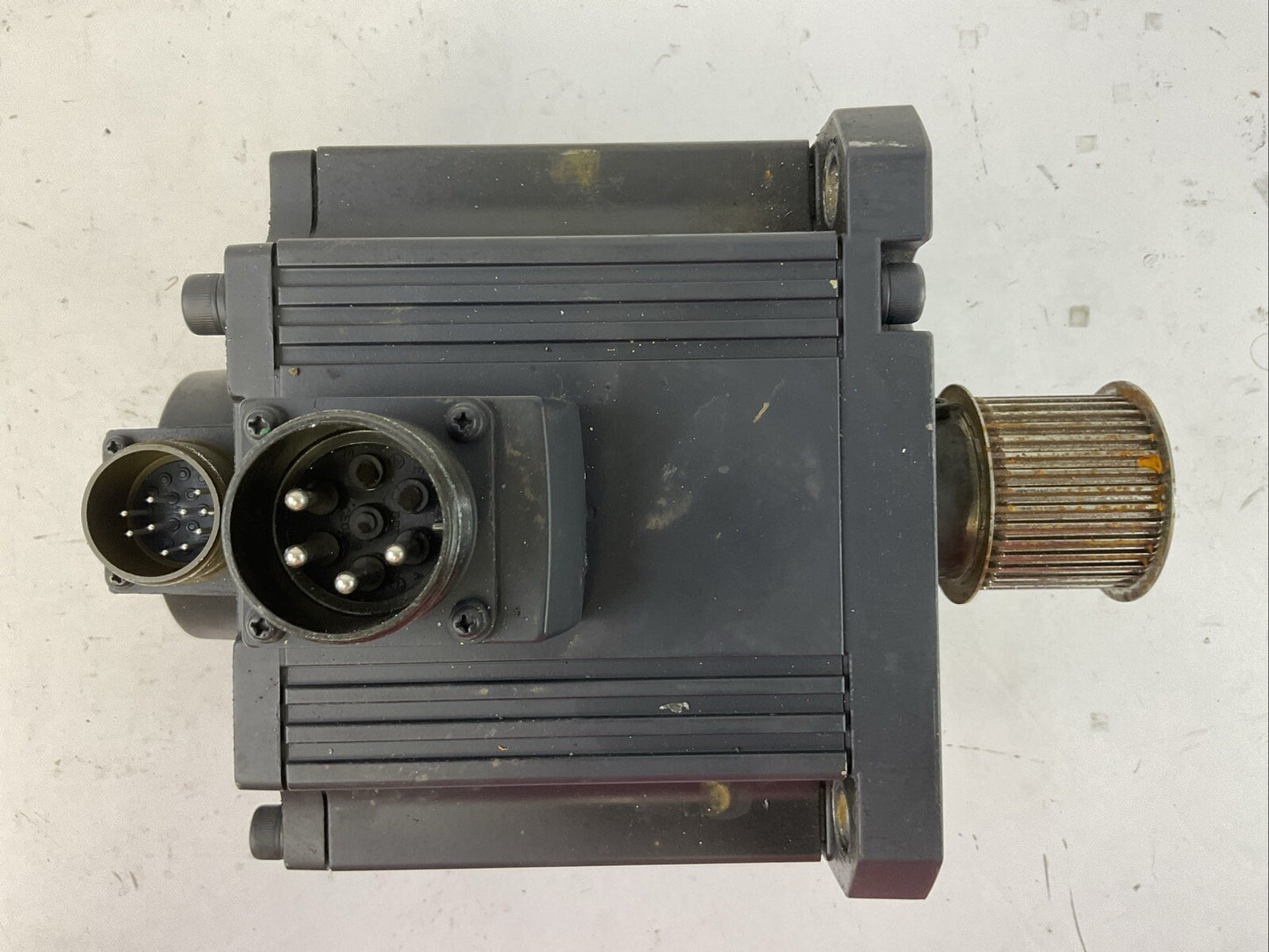 MITSUBISHI HC-SFS352K AC SERVO MOTOR 2000RPM OUTPUT 2.5kW INPUT 146VAC 17A2