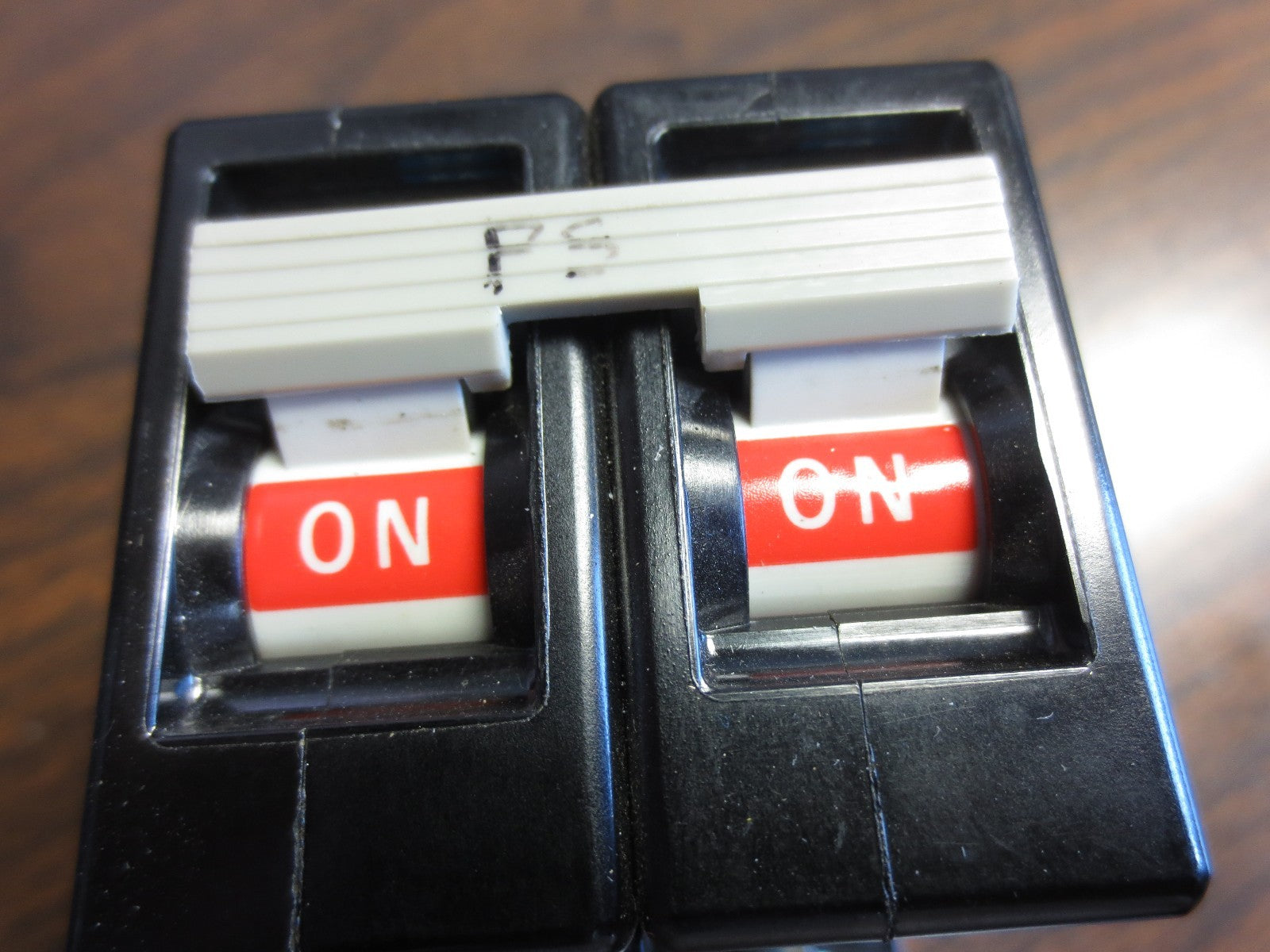 FUJI ELECTRIC CP32D CIRCUIT BREAKER 5A, 250VAC, 2-POLE - 41-232074