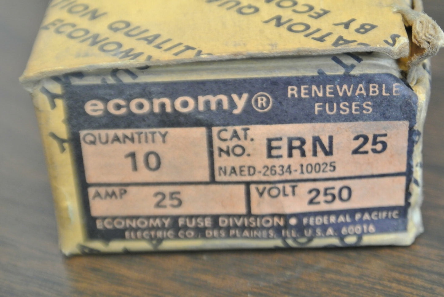 LOT of 9 / ECONOMY ERN25 RENEWABLE FUSE / 25A / 250V / NEW SURPLUS / ERN 253