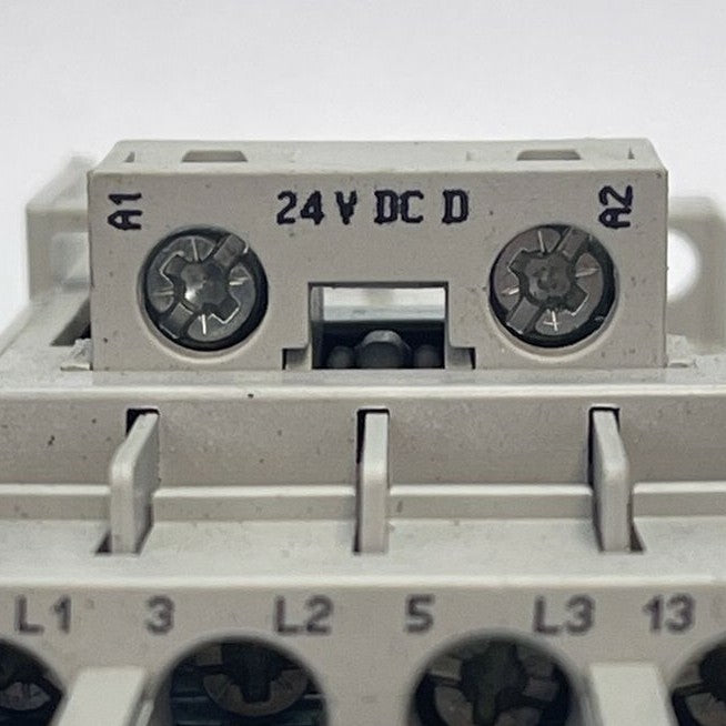 ALLEN BRADLEY 100-C09D*10 SER A CONTACTOR 600VAC 25A 7.5HP 3PH 100-F SER B 10A4