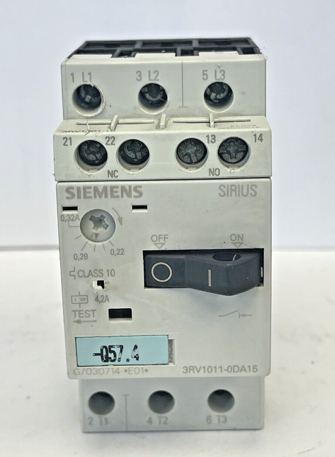 SIEMENS - 3RV1011-0DA15 & 3RV1901-1E-CIRCUIT BREAKER W/ SWITCH TRANSVERSE1