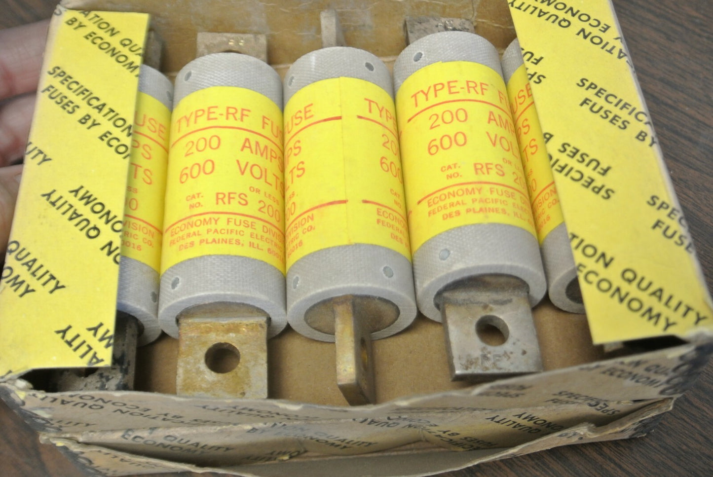 ECONOMY / FPE RFS200 TYPE RF FUSE / 200A / 600V / NEW SURPLUS2