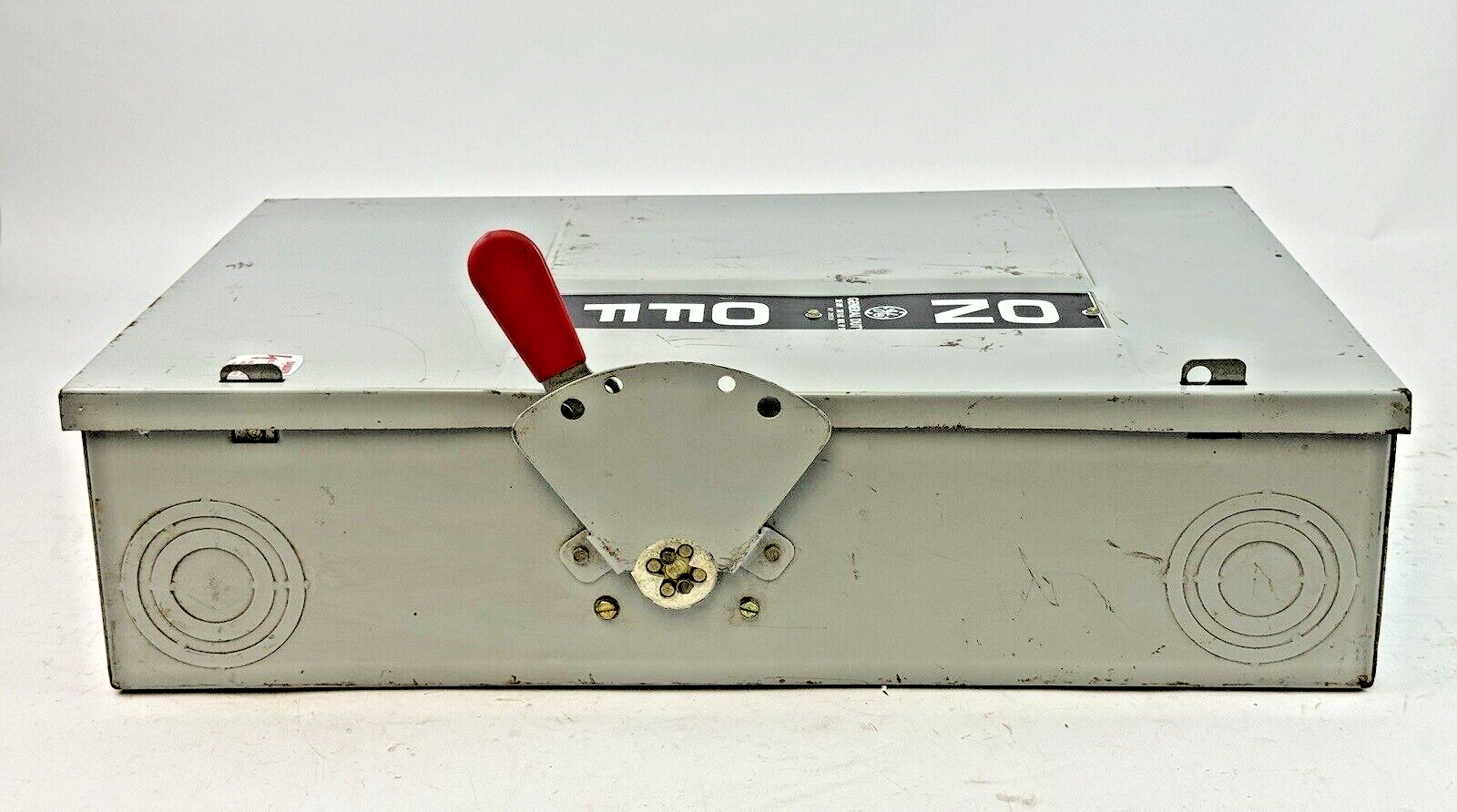 GE - TGN3324 MODEL 6 - SAFETY SWITCH NON-FUSIBLE - 200A/ 240VAC/ 3 POLE/ TYPE 17