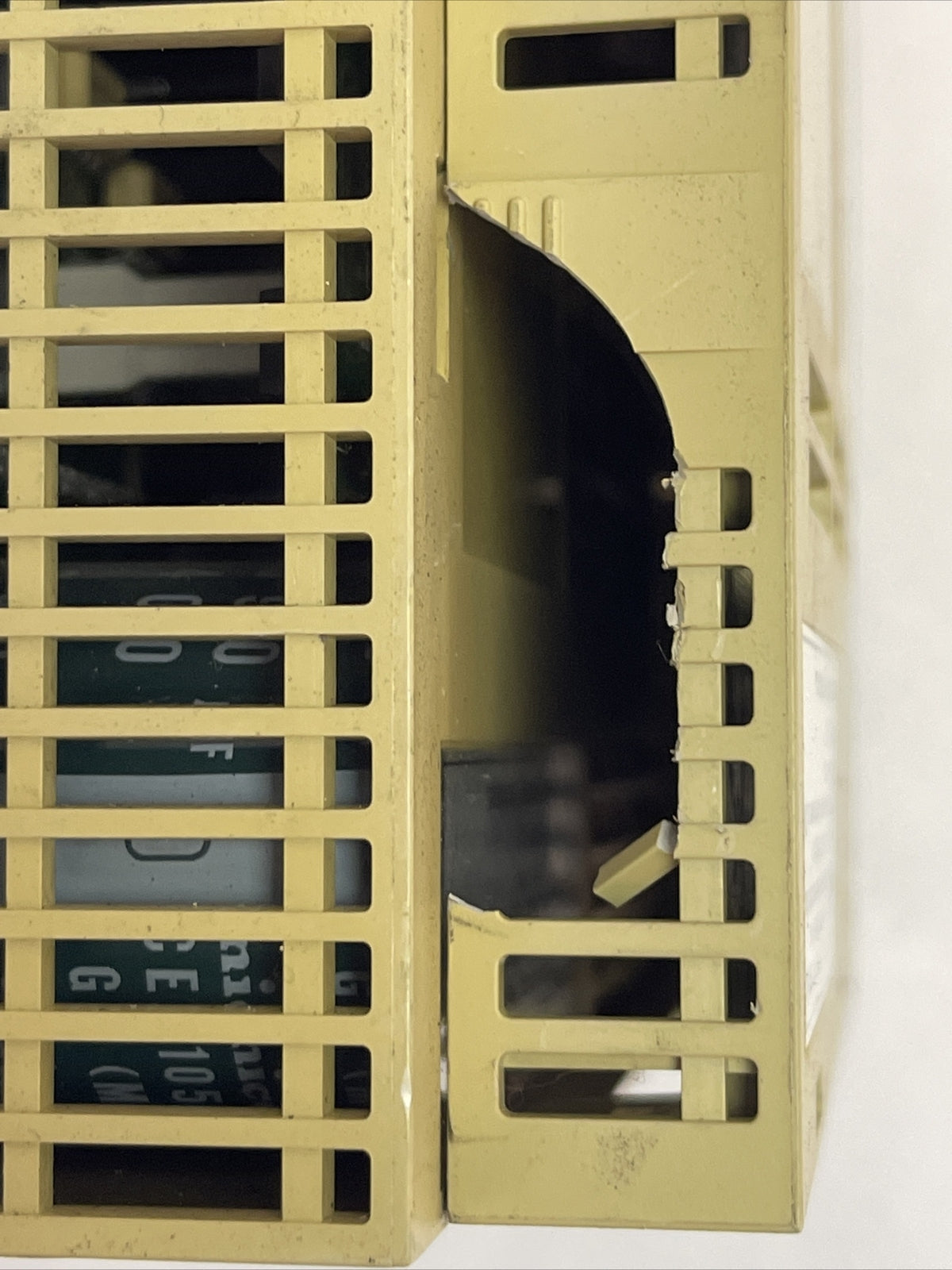 YASKAWA SGDH-01AE SERVOPACK OUTPUT 0-230VAC 3PH 0.91A INPUT 200-230VAC 2A 1PH5