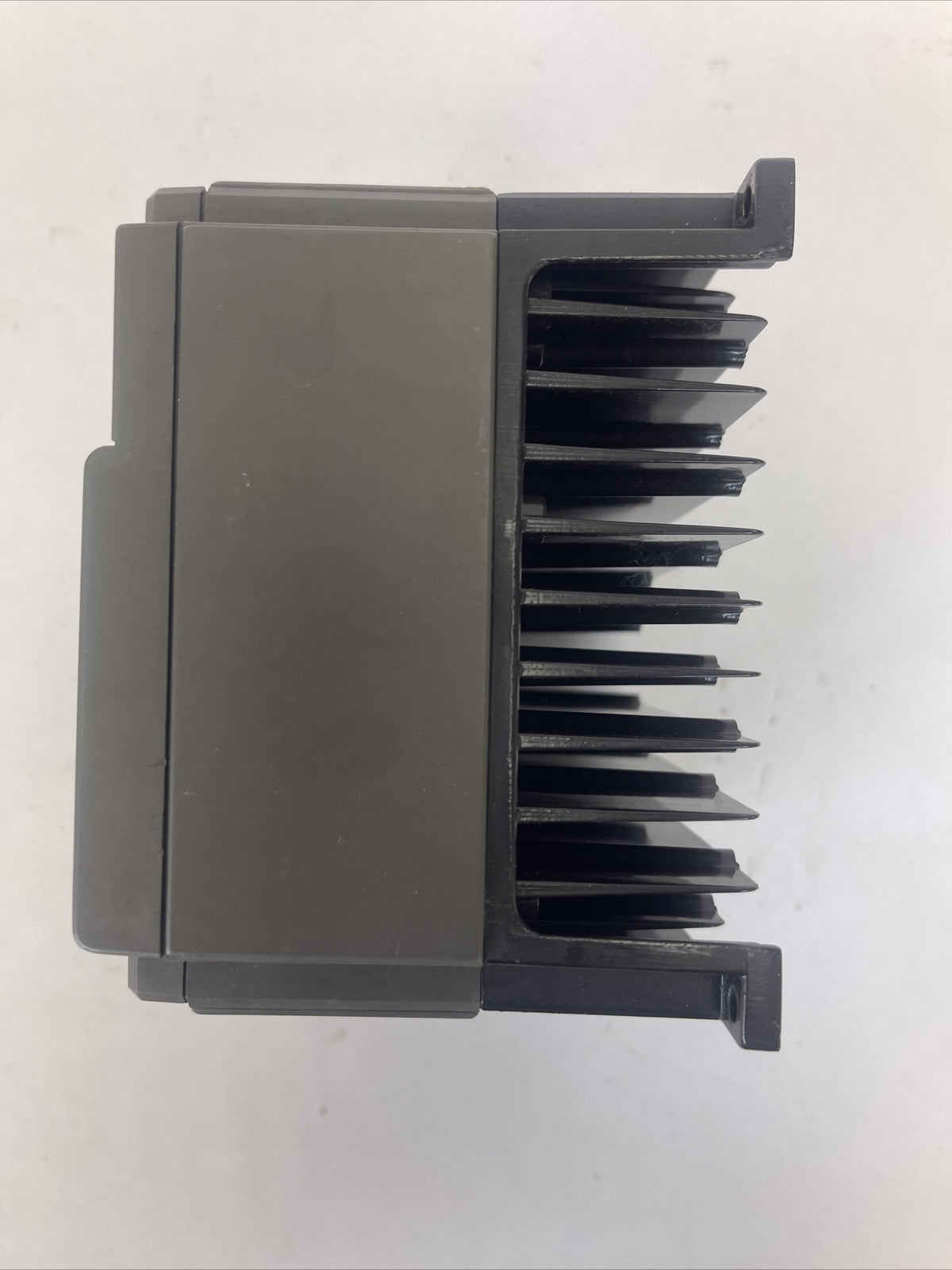 FUJI FVR0-4E9S-7EN INVERTER DRIVE OUTPUT 200-240VAC 3.0A 0.4kW 0.2-400HZ INPUT5