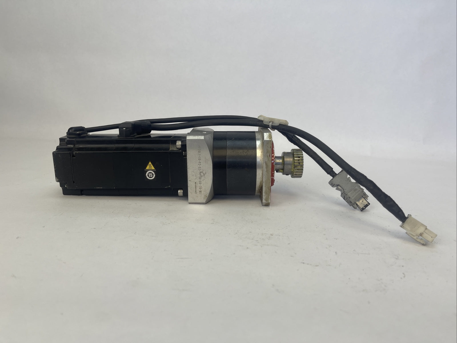 YASKAWA SGM7J-04A7C6E AC SERVO MOTOR 200VAC 2.5A 400W PF70L1-10-P2-S2-14-30-50-79