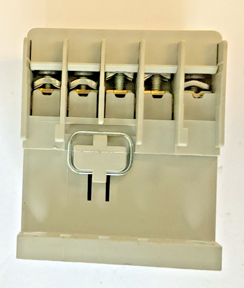 ALLEN BRADLEY 700-K22Z-*  CONTROL RELAY SER.B 600VAC 10A ****LOTOF2****5