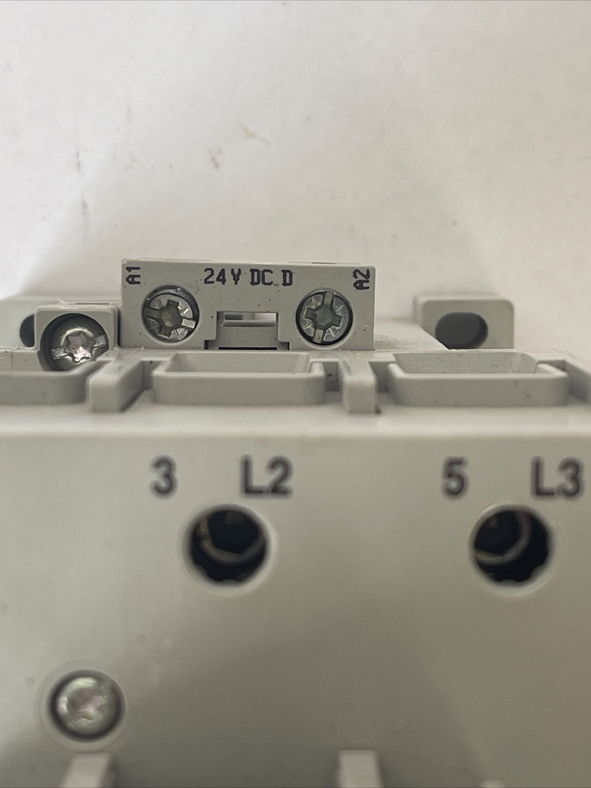 ALLEN BRADLEY 100-C60D*00 SER B CONTACTOR 600VAC 90A 50HP COIL 24VDC 100-F SER B8