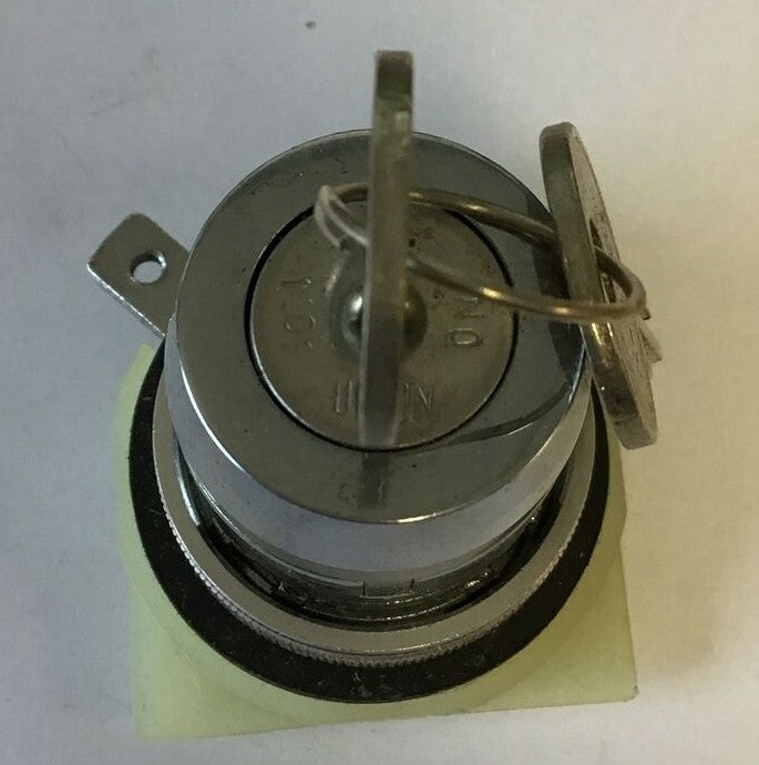 SQUARE D 9001 TS-9K5 NQ1101 SELECTOR SWITCH 3POS KEY OPERATED SER.A 2