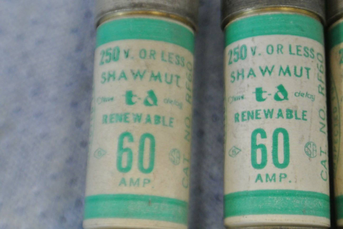 MIXED LOT of 14 RENEWABLE FUSES / 60A / 250V / GOULD-SHAWMUT, BUSSMANN, ECONOMY 3