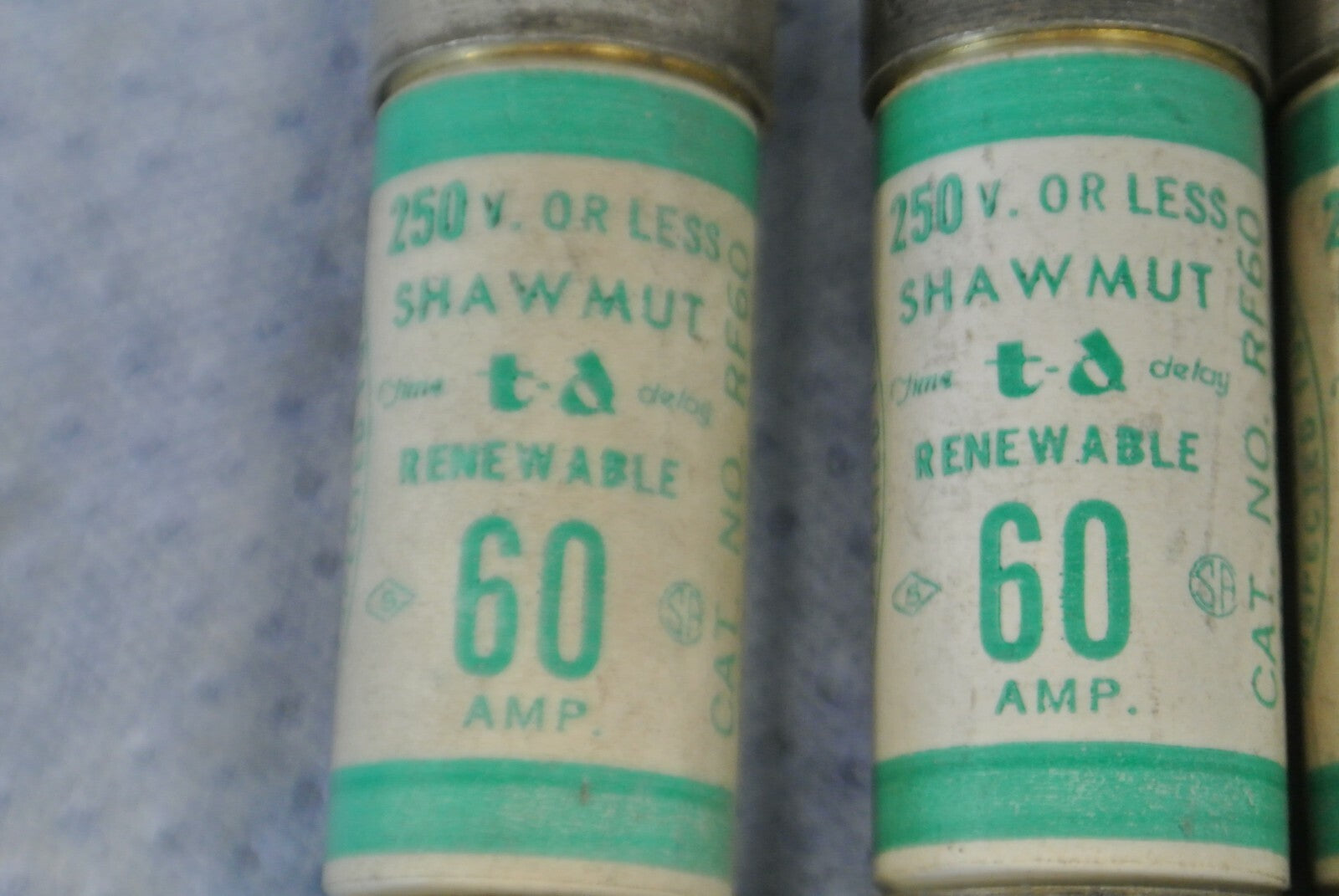 MIXED LOT of 14 RENEWABLE FUSES / 60A / 250V / GOULD-SHAWMUT, BUSSMANN, ECONOMY 3