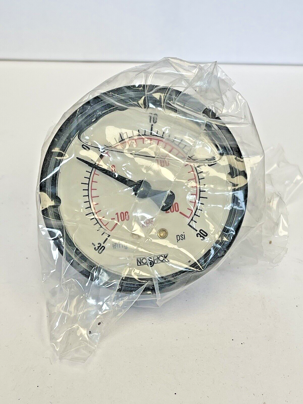 NOSHOK - 25-910-30 - LIQUID GAUGE - 2.5" DIAMETER, 1/4" NPT BACK CONN, 0-30 PSI2