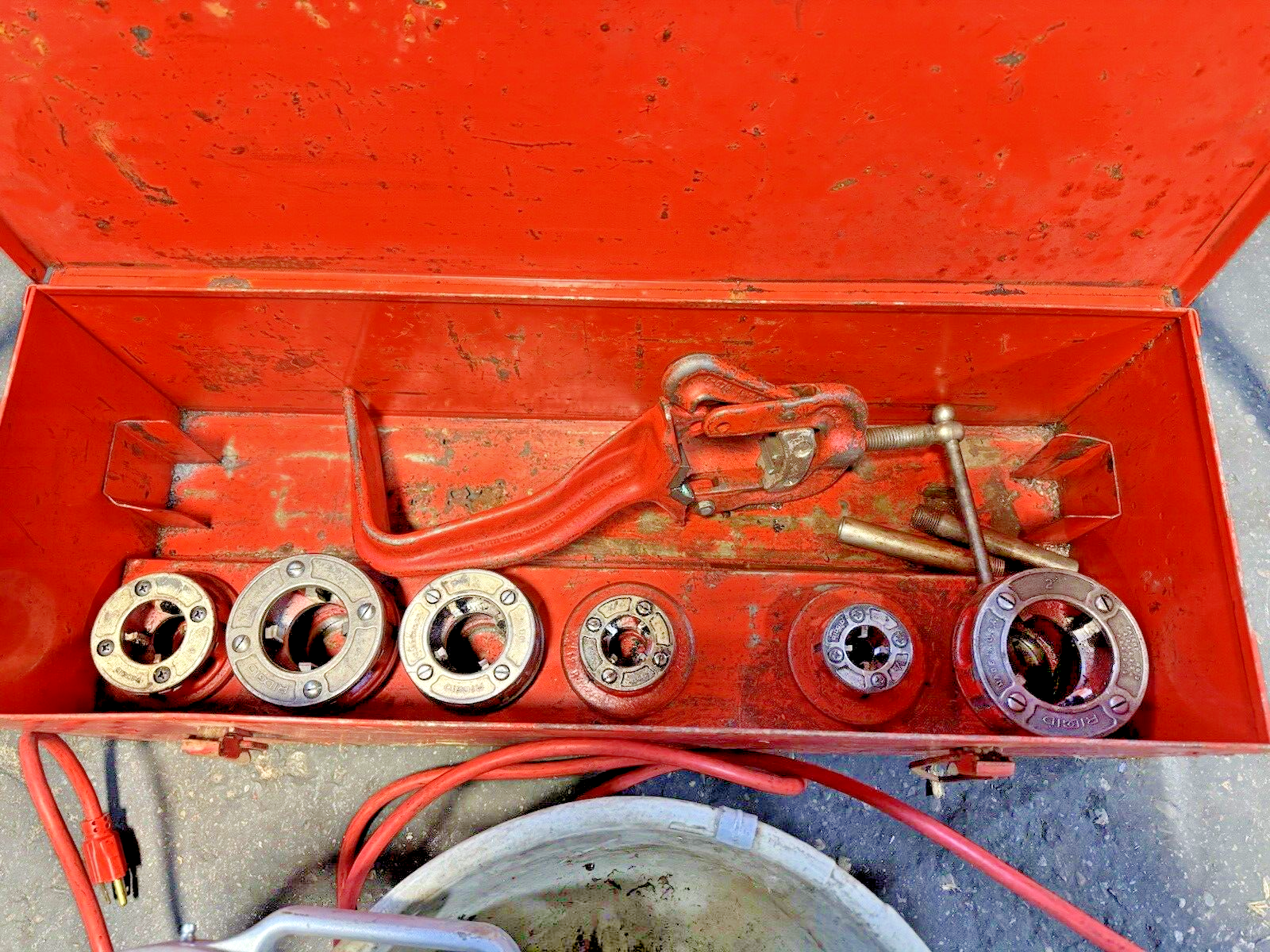 RIDGID - 700-12 - POWER DRIVE PIPE THREADER W/ STAND/BUCKET/DIE HEADS +SEE BELOW11