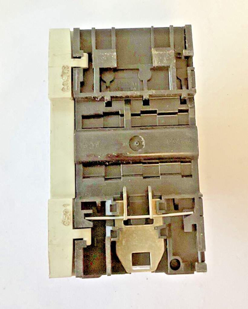 MOELLER PKZM0-6.3 CIRCUIT BREAKER SER.02 600VAC W/NHI11-PKZ0 AUX CONTACT4