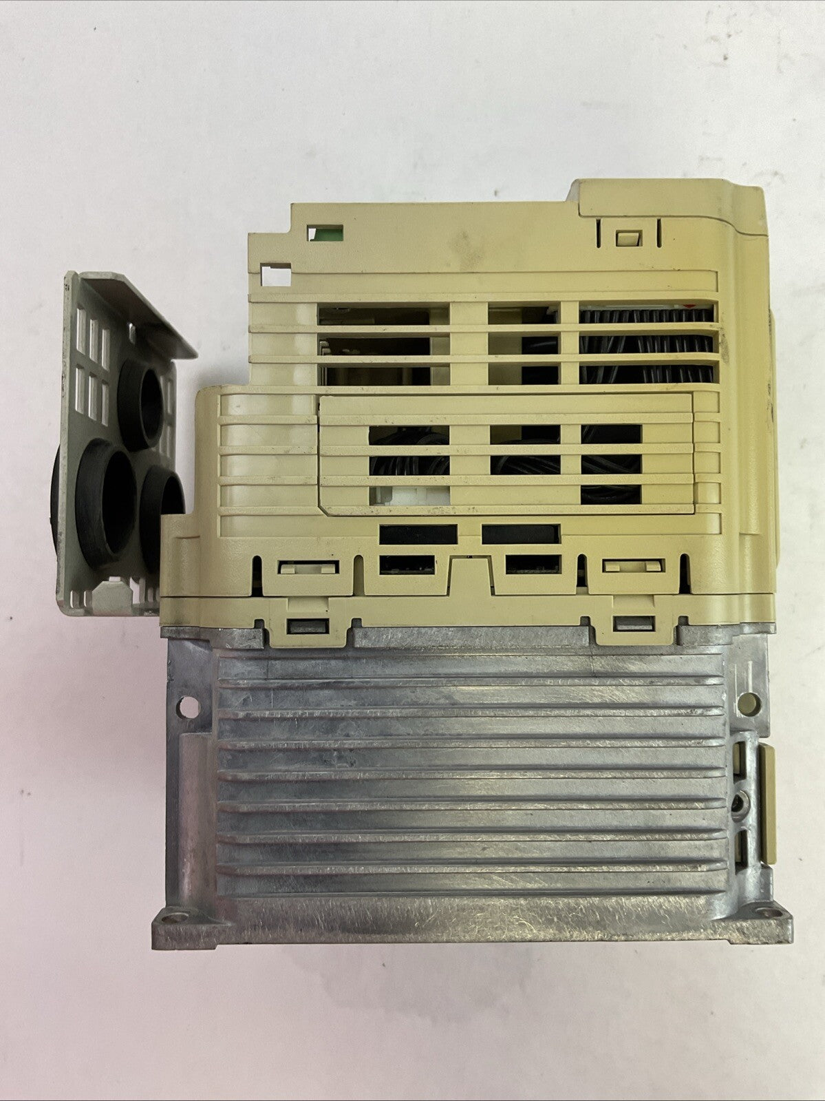 YASKAWA CIMR-VU4A0009FAA AC DRIVE OUTPUT 0-480VAC 3PH 8.8/7.2A INPUT 380-480VAC5