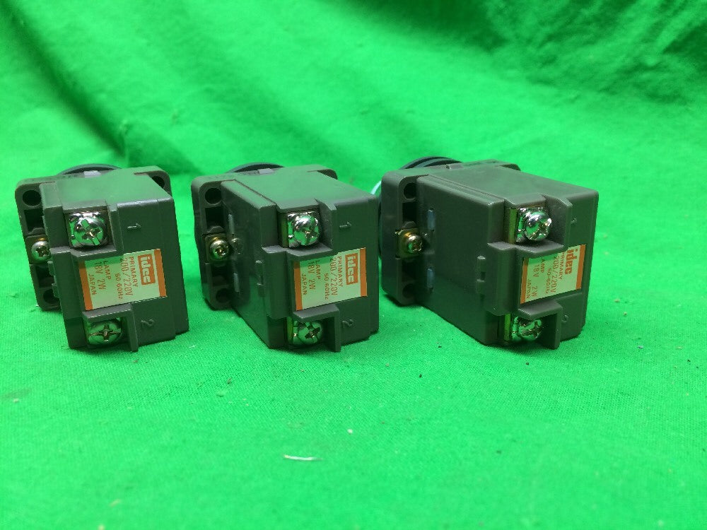 *LOT OF 3* IDEC WHITE CAP INDICATOR LIGHT APN 200/220V1
