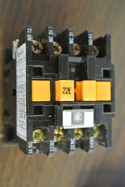 TELEMECANIQUE CA2DN1229FA60 CONTROL RELAY / AUX. CONTACTOR - 110-120V COIL0