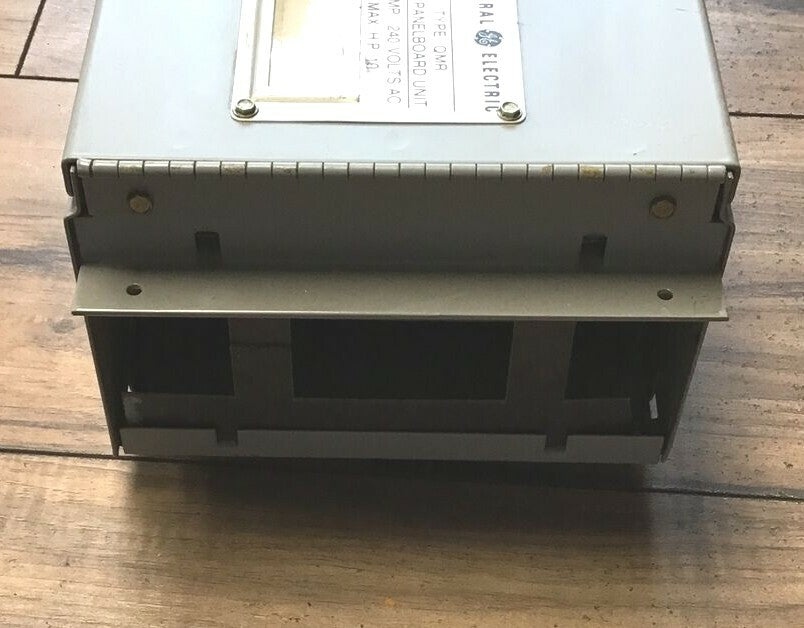 GENERAL ELECTRIC TYPE QMR PANELBOARD UNIT 60A 240V THFP222 MOD.1 250VDC2