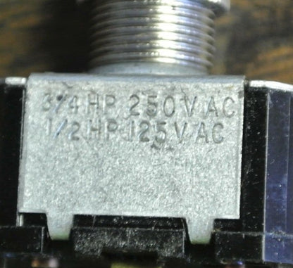 CUTLER-HAMMER 7547K40 TOGGLE SWITCH 3-POSITION, CENTER OFF NEW SURPLUS LOT of 103