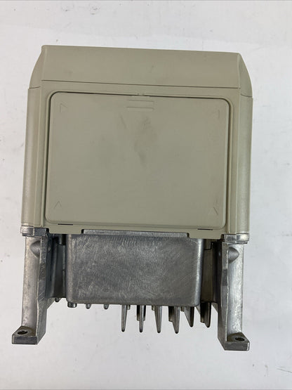 YASKAWA CIMR-E7U42P2 AC VARISPEED E7 DRIVE OUTPUT 3PH 0-480VAC 5.3A 4.0kVA INPUT5