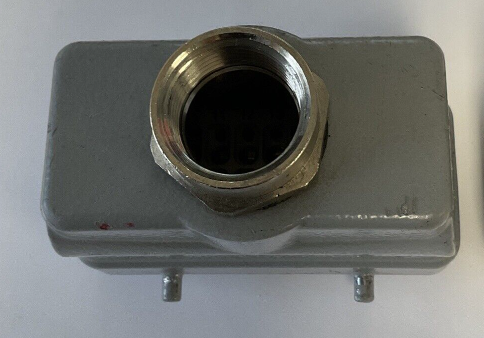 THOMAS&BETTS FS 116B AND MS 216B 16A 600V FEMALE AND MALE PLUG RECEPTACLE1