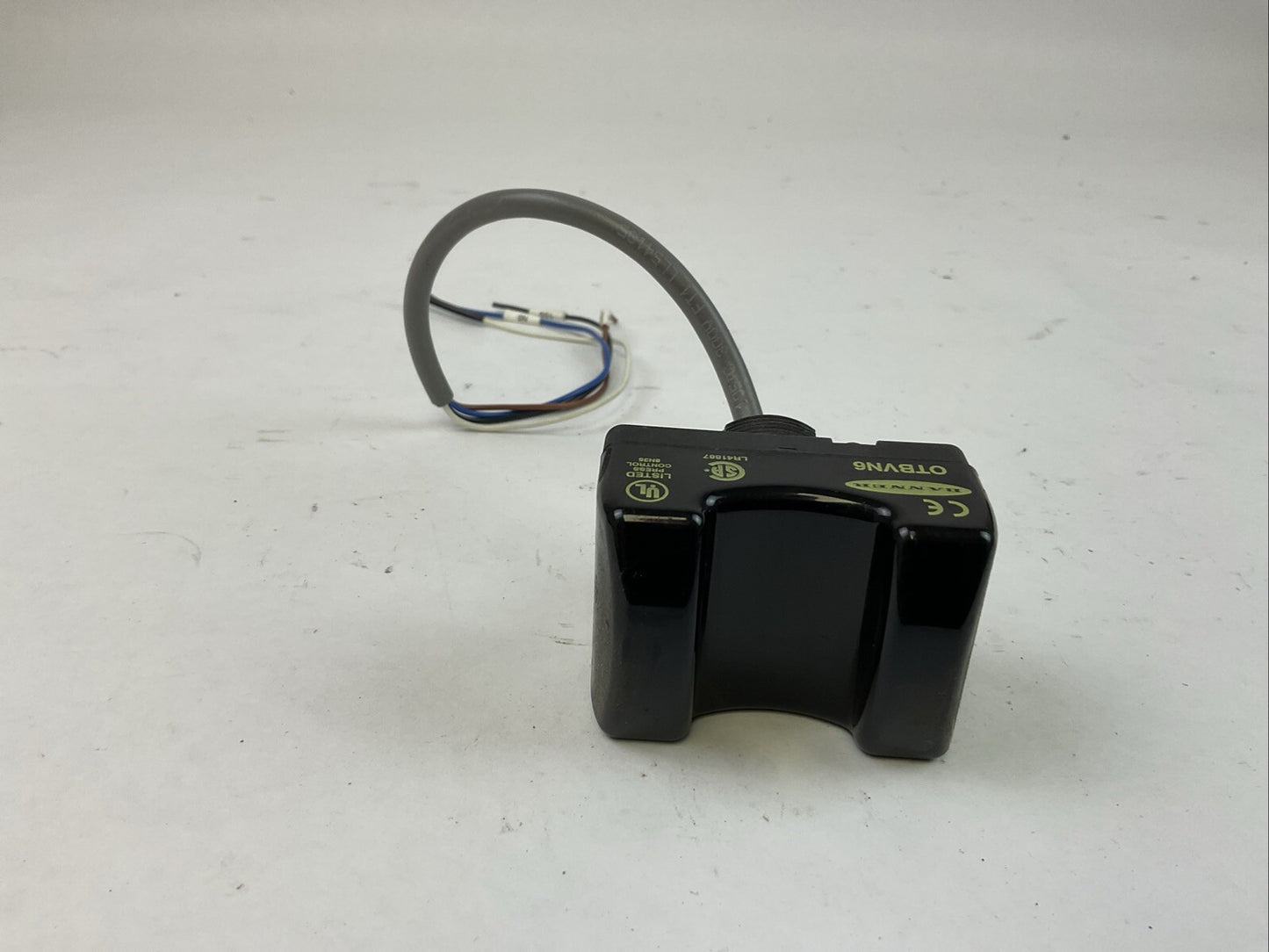 BANNER OTBVN6 MOMENTARY TOUCH BUTTON3