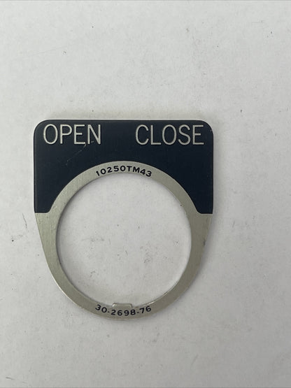 CUTLER HAMMER EATON 10250TM43 OPEN CLOSE LEGEND PLATE 30-2698-76 (LOT OF 7)1