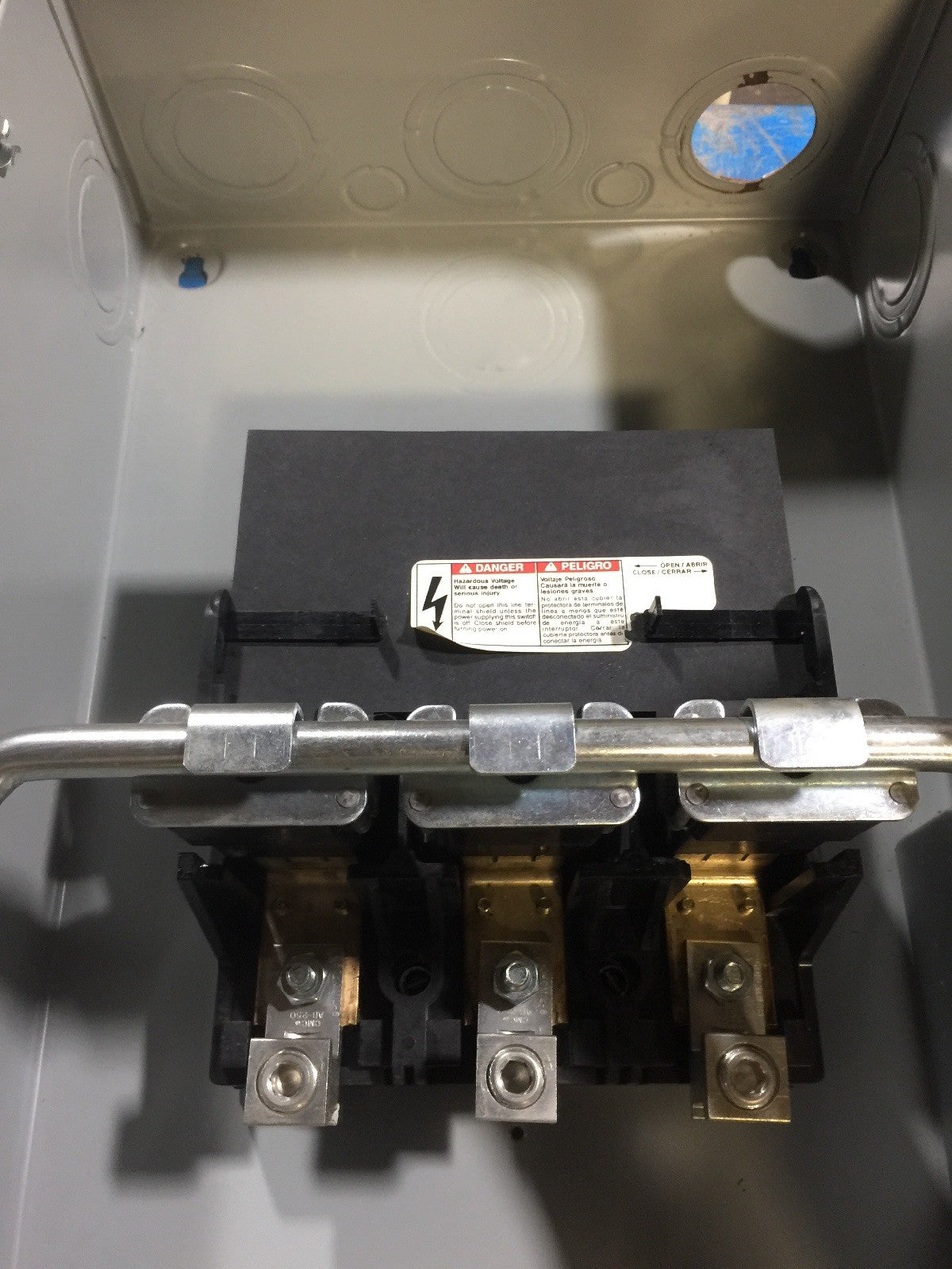 MURRAY GU324 SAFETY SWITCH 240 VAC 250 VDC 200 AMP 60 MAX HP 3 PHASE TYPE 17