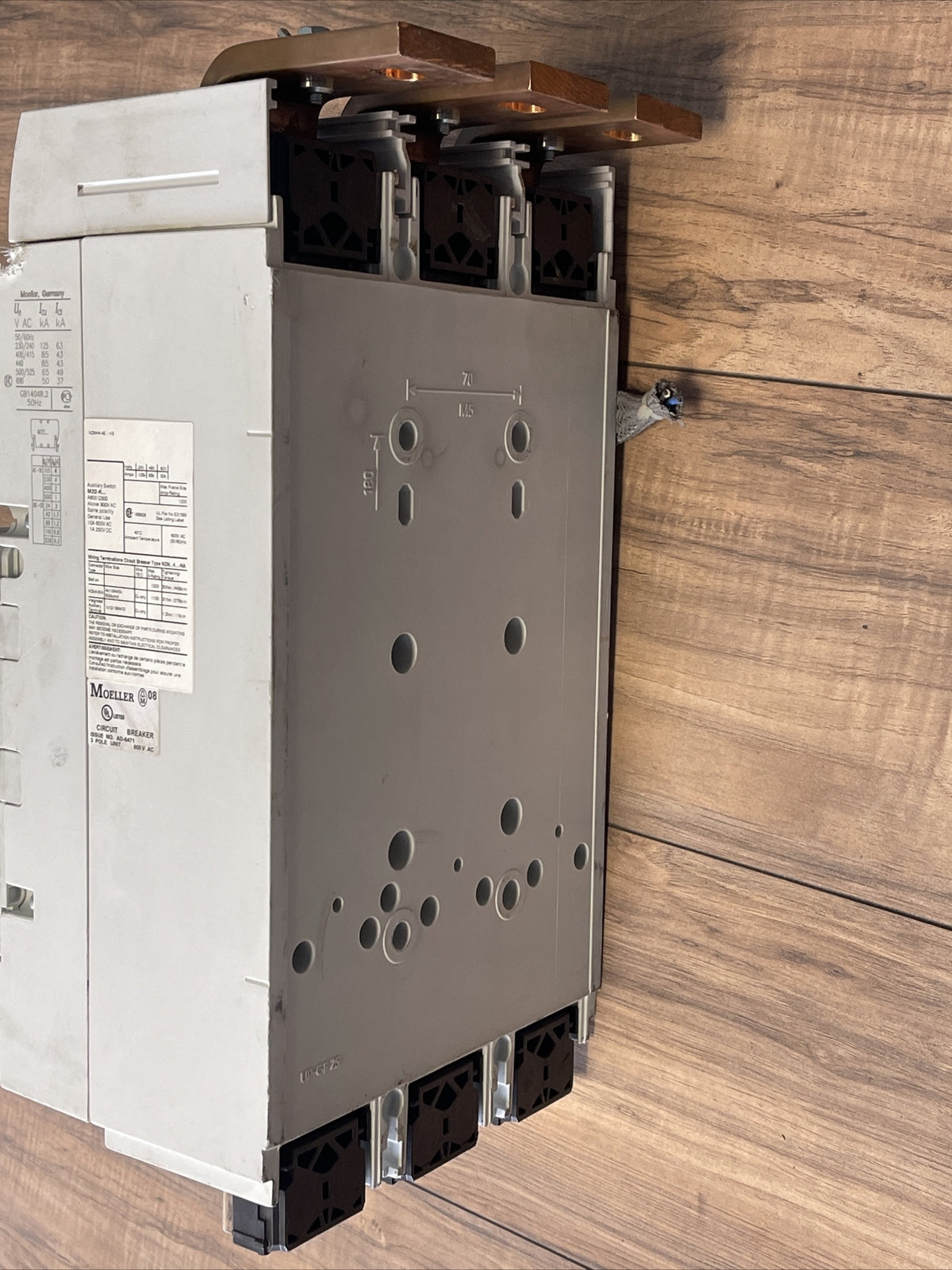 MOELLER NZMH4-AE CIRCUIT BREAKER 600VAC 1200A NZM4-XUHIV20 24VDC NZM H4-AE800A7