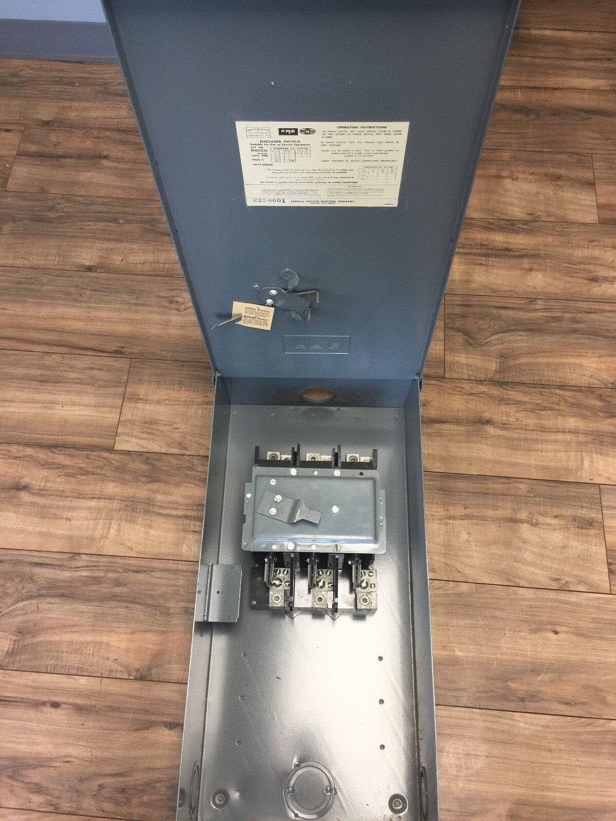 FPE RHQ5236 HEAVY DUTY TYPE A SAFETY SWITCH NON-FUSIBLE 200A 600VAC RAINTIGHT 8