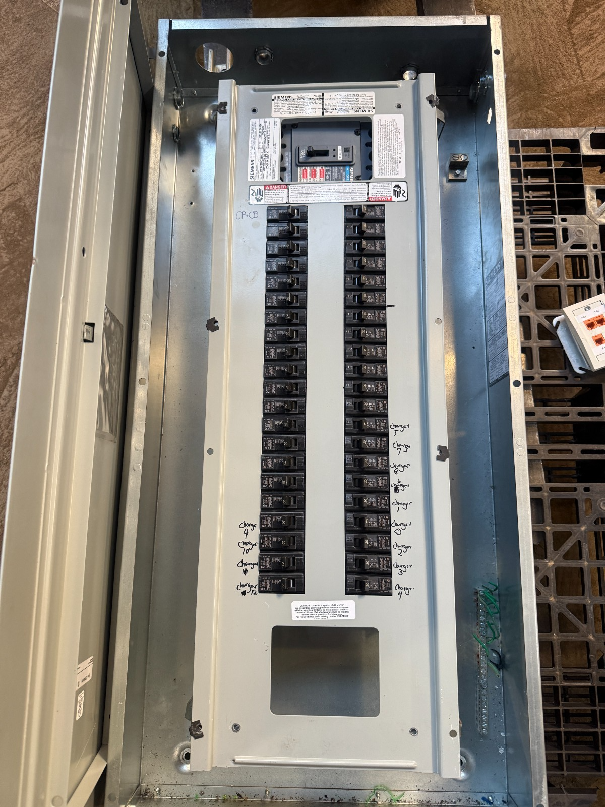 SIEMENS P1X42MC250CT 208Y/120V PANELBOAD QR2B125 MAIN CIRCUIT BREAKER (42)20A2