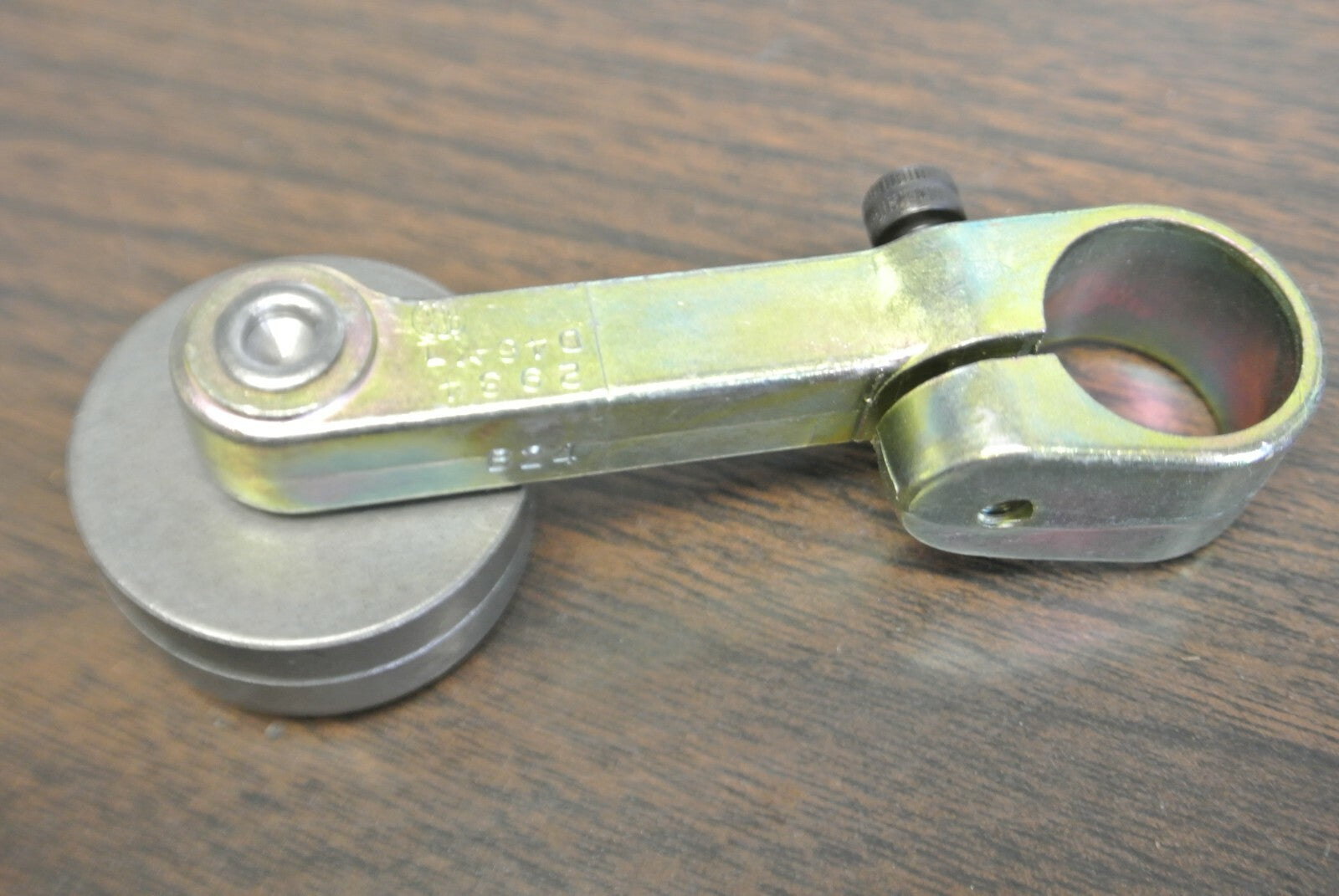 SQUARE D 9007 B-24 LIMIT SWITCH LEVER ARM / STEEL ROLLER, 2-1/2"L NEW SURPLUS2