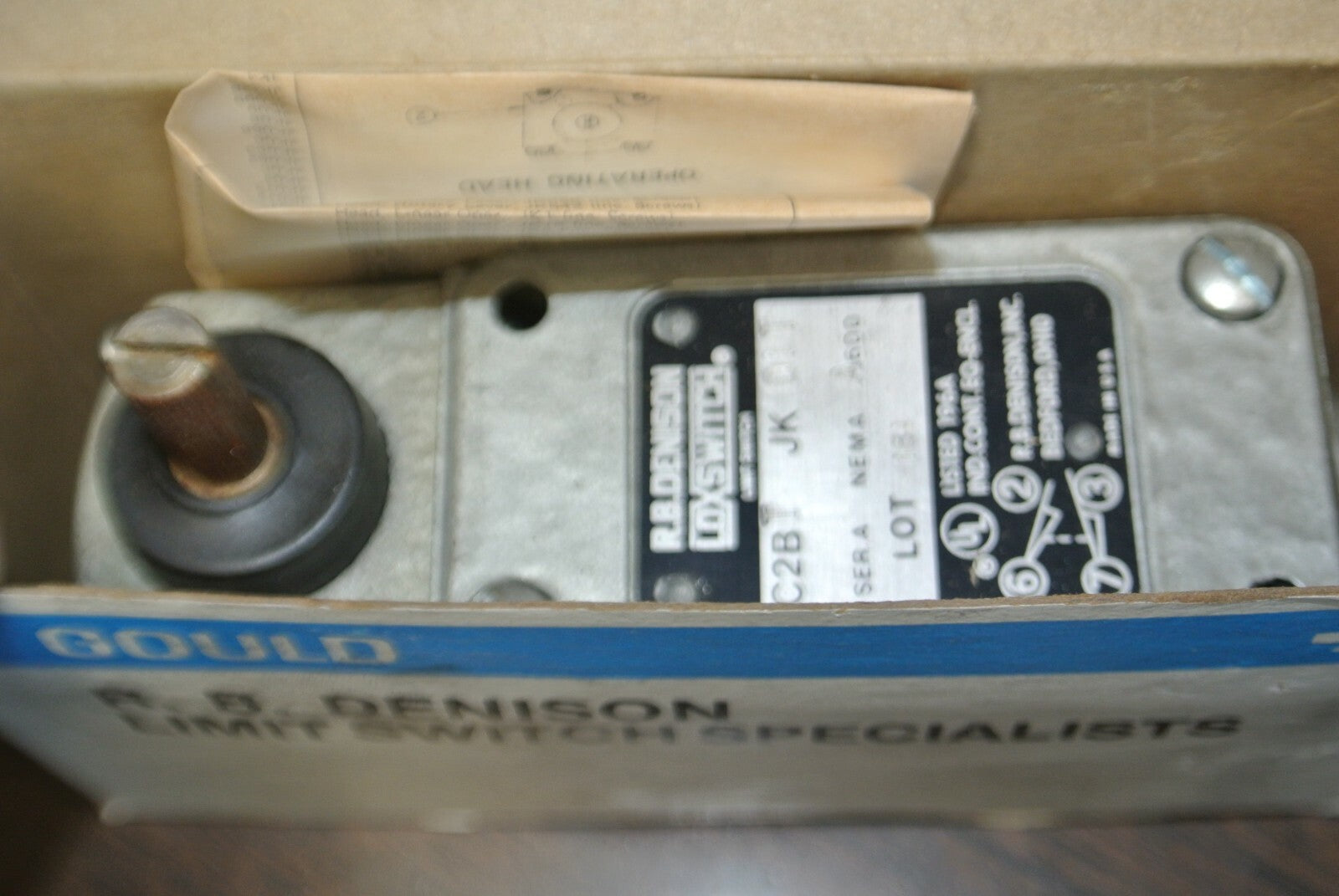 GOULD / R.B. DENISON C2BT-JK01T LOX-SWITCH / NEMA A600 / NEW SURPLUS2