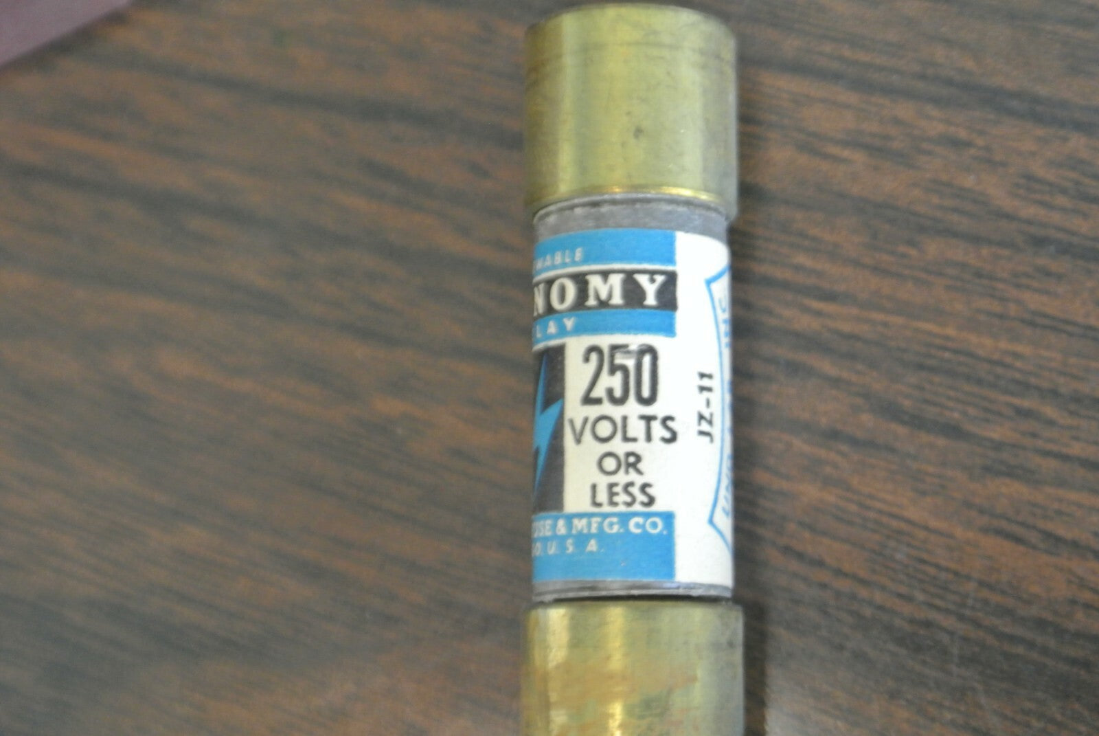 BOX of 10 / ECONOMY F-1525 RENEWABLE FUSE / 15A / 250V / NEW SURPLUS4