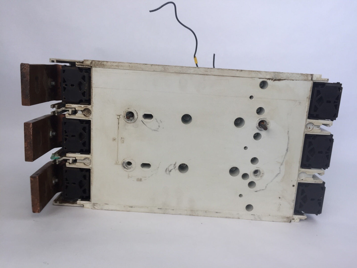 MOELLER NZMH4-AE CIRCUIT BREAKER 1200A 600VAC NZM4-XUHIV20 24VDC NZM H4-AE11