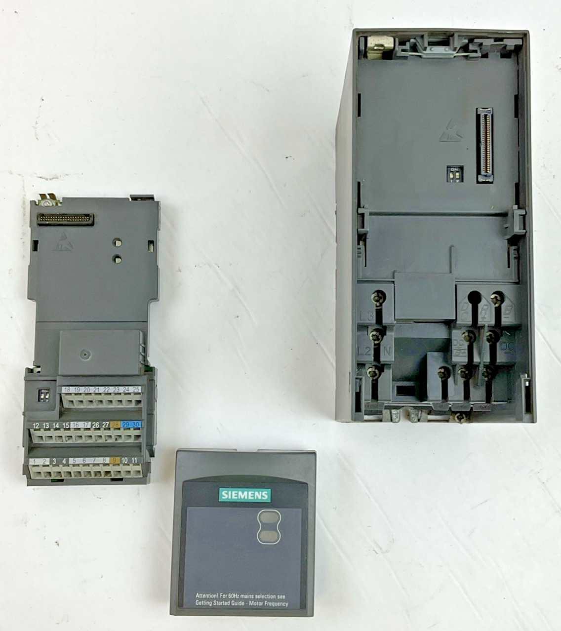SIEMENS 6SE6440-2UD13-7AA1 FREQUENCY INVERTER MICRMASTER 440 VER. H01/2.213