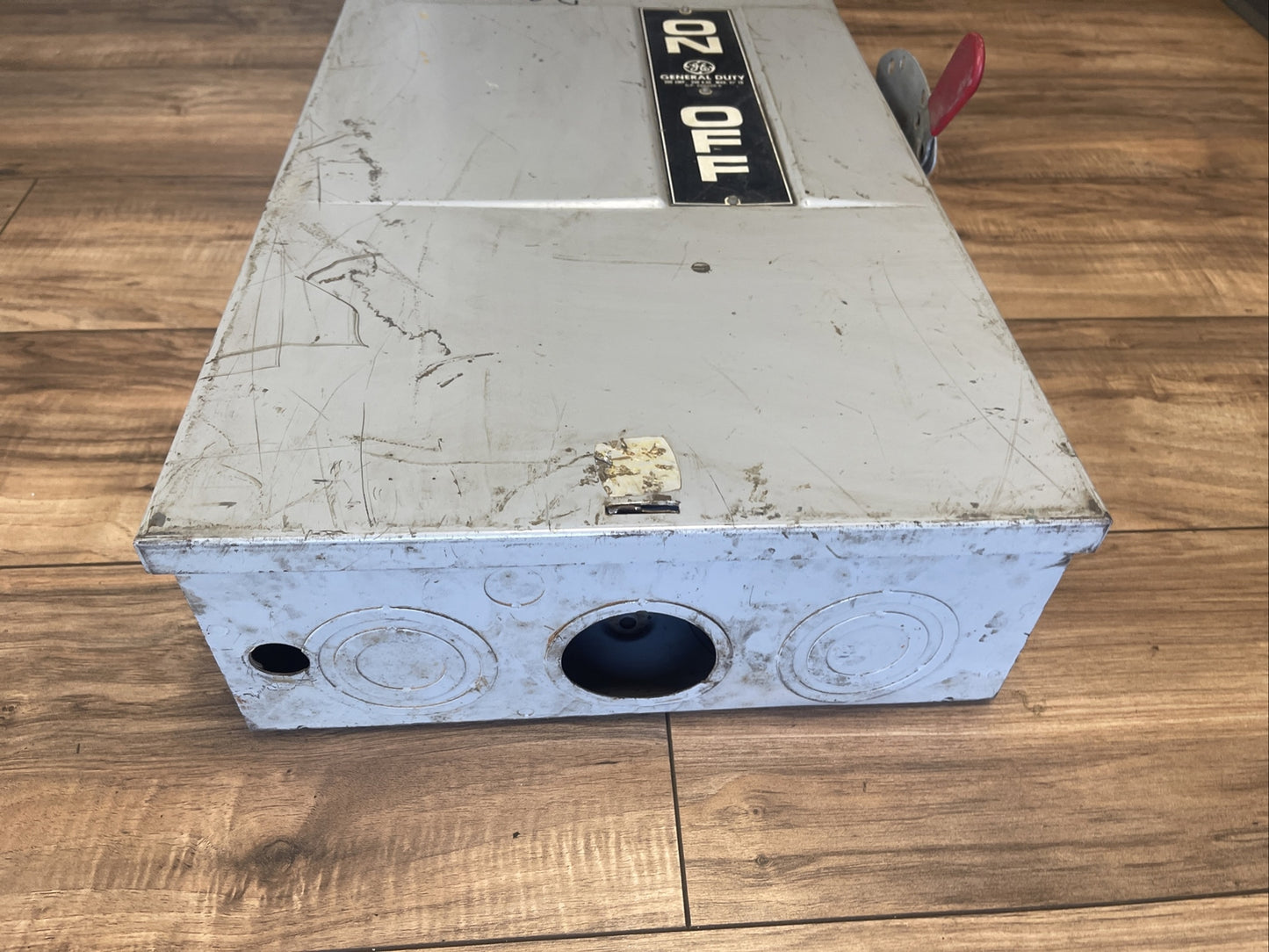 GE TG3224RH MOD 7 FUSIBLE SAFETY SWITCH 2POLE 200A 240VAC 15HP TYPE 3R RAINPROOF2